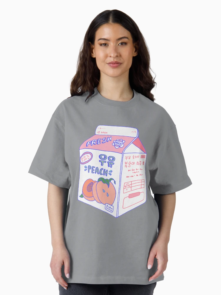 Thumbnail 3 von 7, Oversized T-Shirt, Pfirsichmilchkarton designt und verkauft von Laura OConnor.