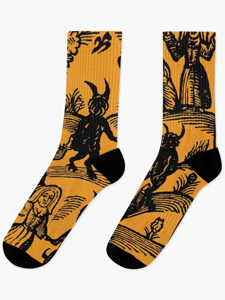 Imagen 1 de 5, Calcetines con la obra Bailar con el demonio, diseñada y vendida por TheWhiteBear.