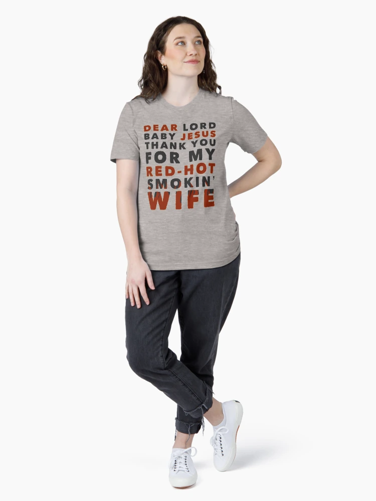 Imagen 4 de 7, Camiseta esencial con la obra Querido Señor Niño Jesús, gracias por mi ardiente y ardiente esposa, diseñada y vendida por havatees.