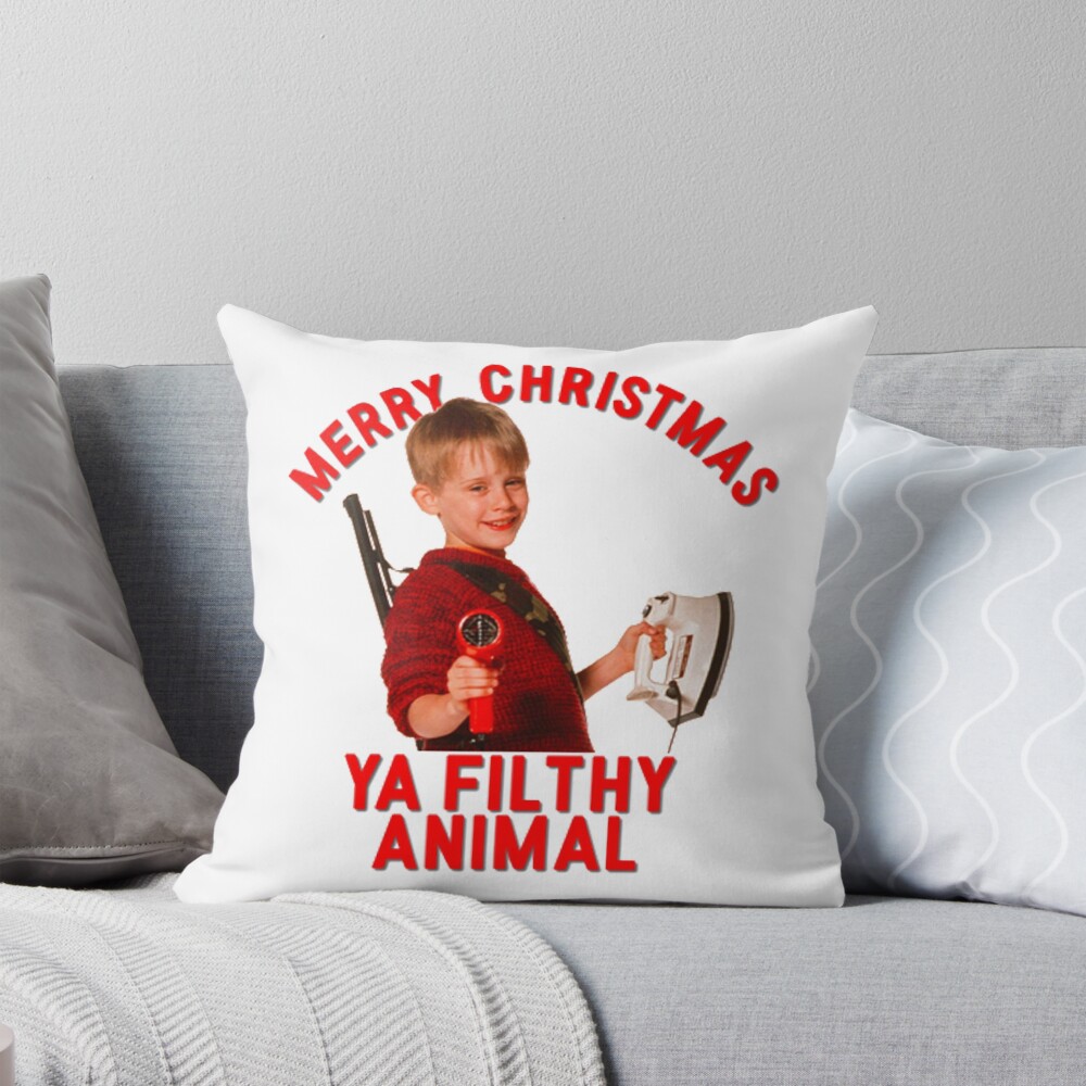 Aperçu de l'œuvre Coussin créée et vendue par tharsheblows.