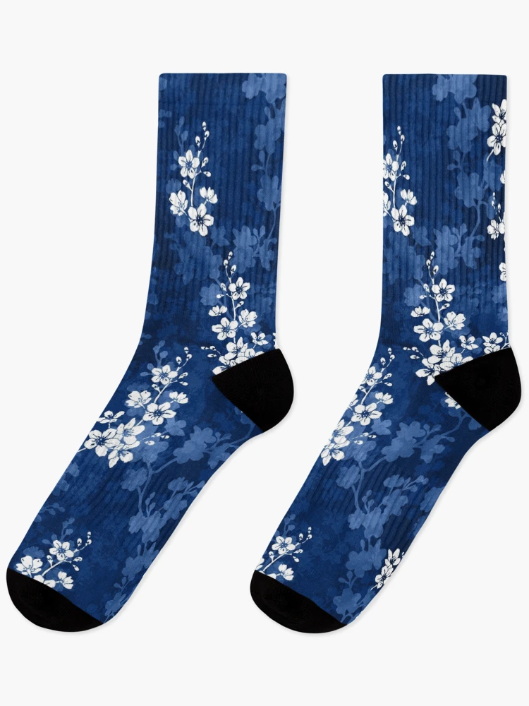 Imagen 1 de 5, Calcetines con la obra Sakura florece en azul profundo, diseñada y vendida por adenaJ.