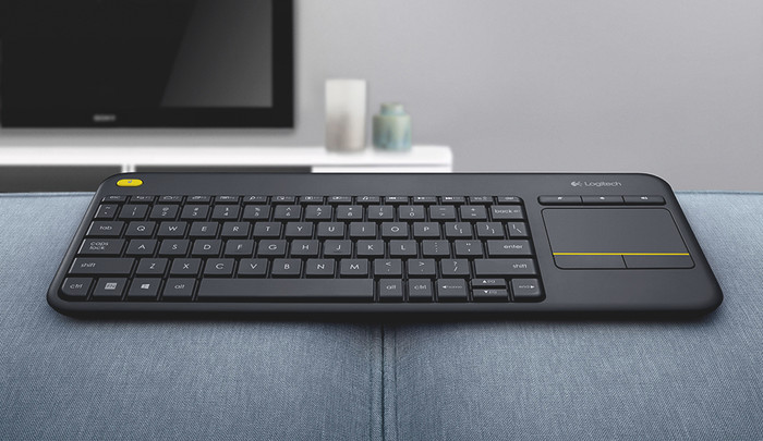 Logitech K400 Plus Wireless Touch Black AZERTY product in use