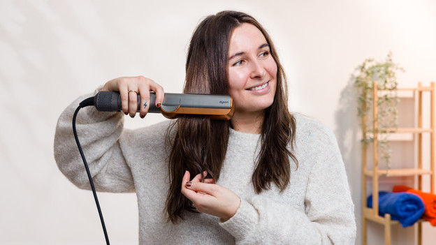 Dry and straighten at the same time