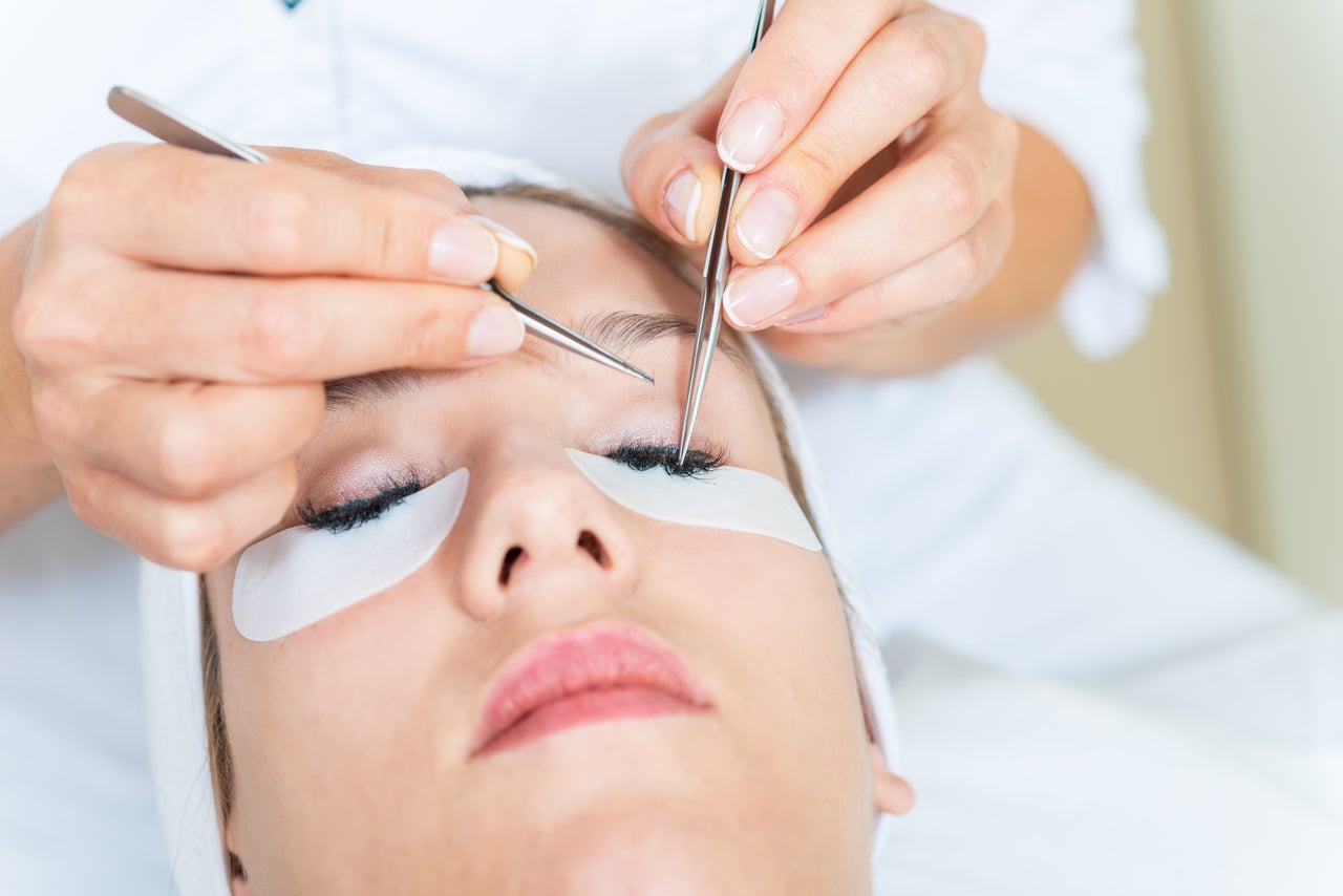 Tyypin Kulmakarvat ja silmäripset palvelun kuva liikkeelle Colette Lamb Microblading