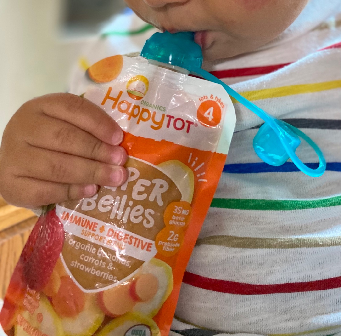 reviewer's showing a cap on a food pouch