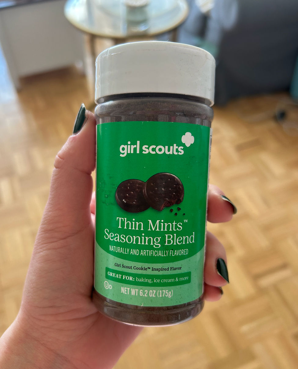 Buzzfeeder holding shaker of thin mint seasoning