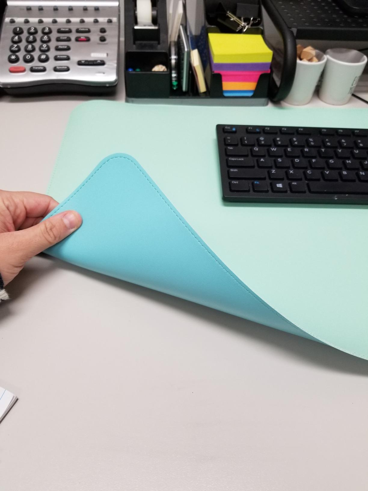 A different reviewer pic showing that the blue mat reverses to be a darker blue