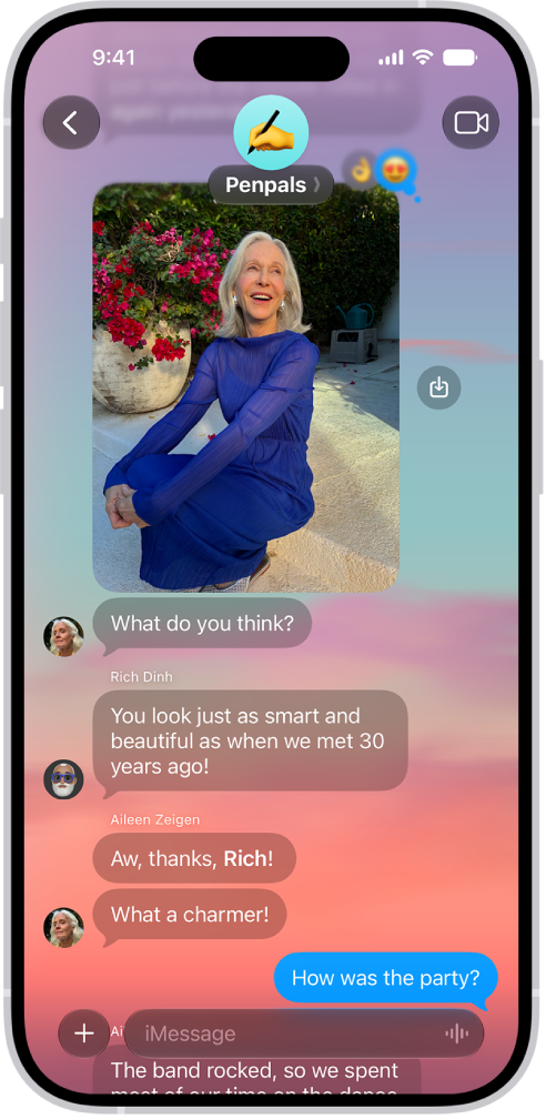 Une conversation Messages avec un arrière-plan dynamique.