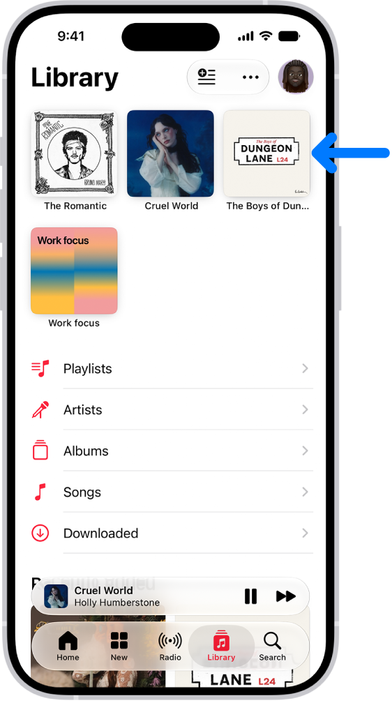 Fanen Library (Bibliotek) med en pil, der peger på fastgjorte emner, f.eks. et album og en playliste, øverst.