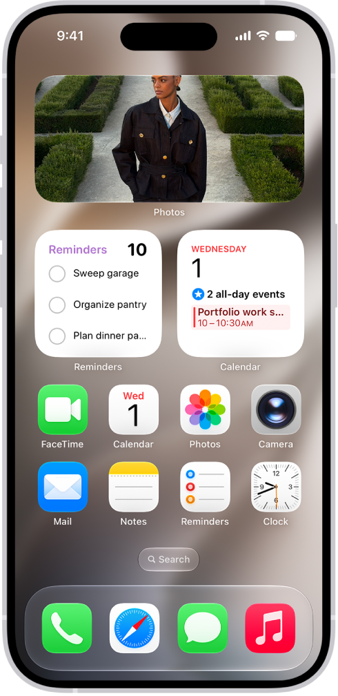 Віджети «Погода», «Нагадування» і «Дім» на початковому екрані iPhone. Віджети «Нагадування» і «Дім» показують інтерактивні функції.