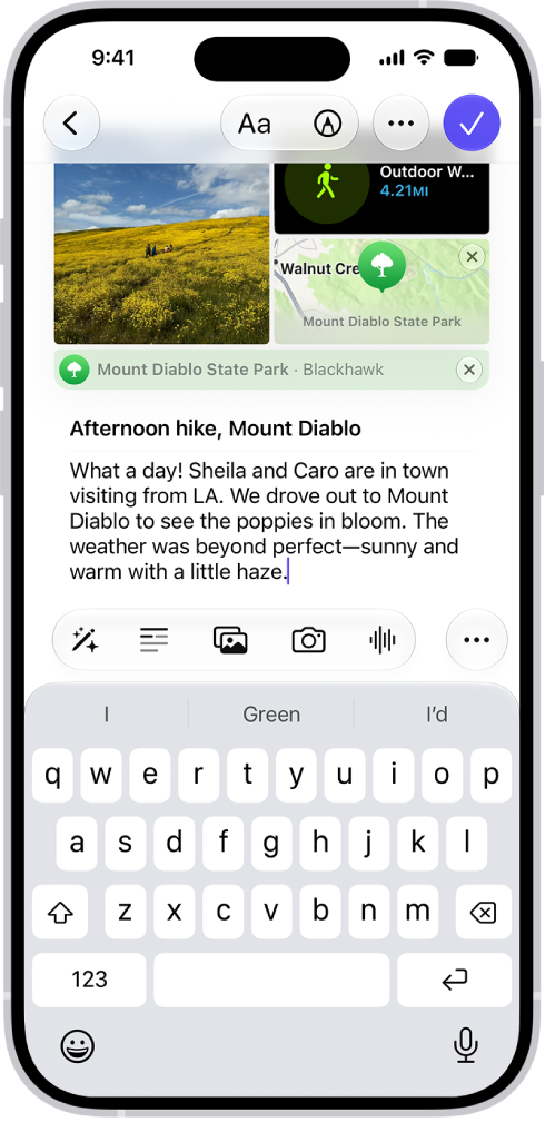 Un écran de l’app Journal avec des photos et une entrée en cours de création.