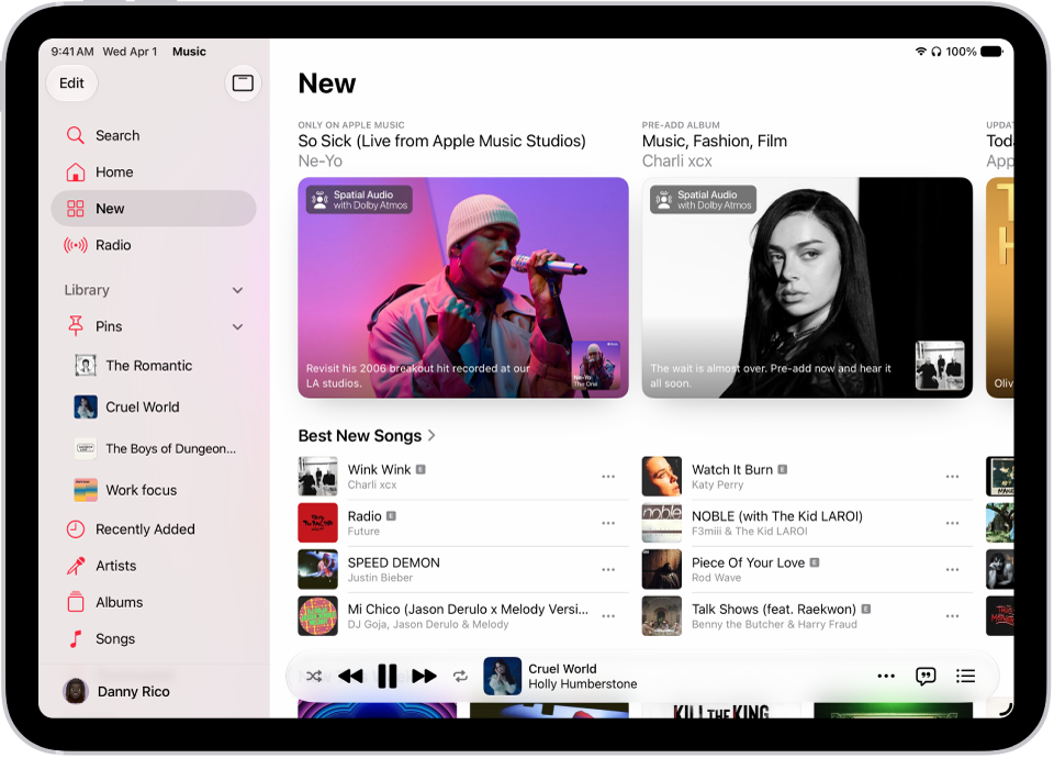 Der Tab „Neu“ mit der Seitenleiste links und dem Bereich „Neu“ rechts. Der Tab „Neu“ mit empfohlener Musik oben. Durch Streichen nach links kannst du noch mehr empfohlene Musiktitel und Videos anzeigen. Der Bereich „Beste neue Titel“ wird unten angezeigt. Unten befindet sich der Mini-Player.