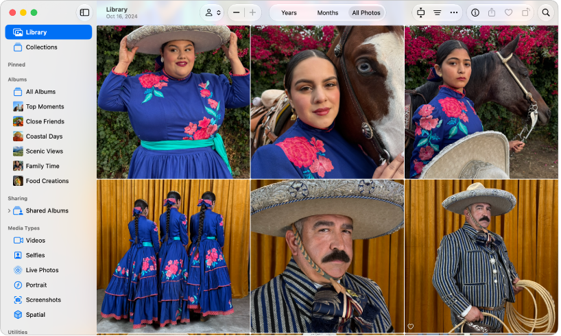 Hovedvinduet Fotos, der viser det valgte Bibliotek i indholdsoversigten til venstre, fotos organiseret i et net til højre og knapperne År, Måneder, Dage og Alle fotos på værktøjslinjen øverst.