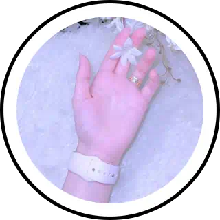 soft hands Lens and Filter by الجوهرة دوداني 💎 on Snapchat