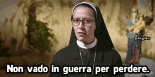 a nun says non vado in guerra per perdere in front of a statue