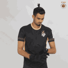 a man wearing a black shirt that says ' knight riders ' on it