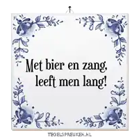 a blue and white tile that says met bier en zang leeft men lang
