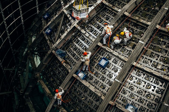 A Scientist Working on the ‘IceCube’ Neutrino Detector Explains the Nobel Prize–Winning Technology