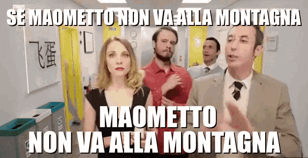 a group of people are standing in a hallway with a caption that says se maometto non va alla montagna