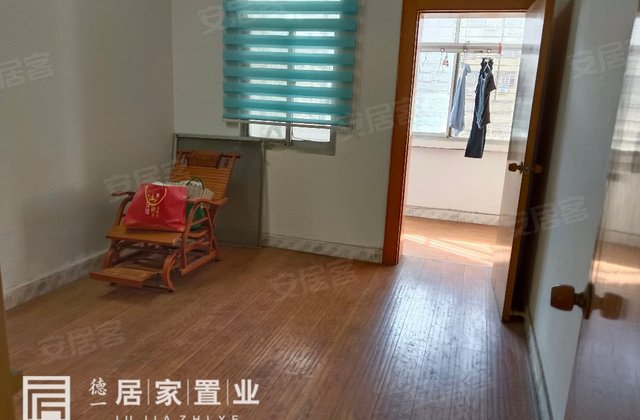 章华花园小区3室2厅122㎡40万二手房图片