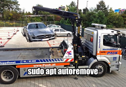 Bild eines Abschleppdiensts, der gerade ein Auto abschleppt. Unten der Text: "sudo apt autoremove".