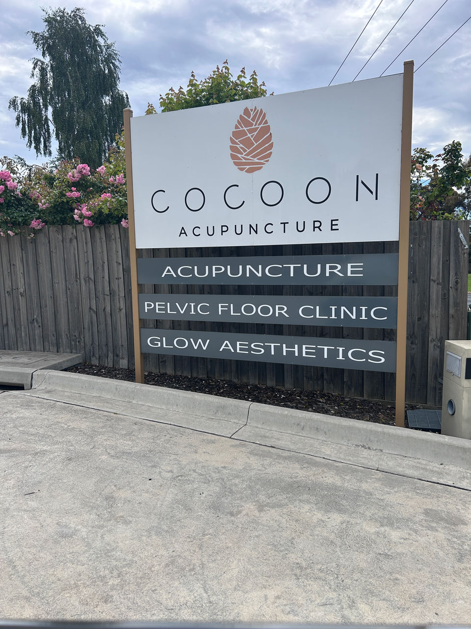sign showing glow aesthetics gippsland - cosmetic injector