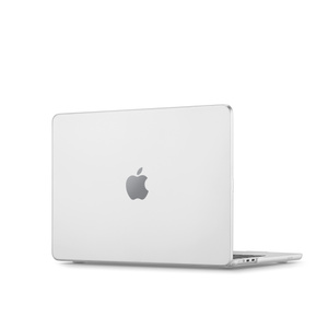 Custodia Slimline Hardshell per MacBook Air di mophie, trasparente, MacBook Pro aperto al suo interno, apertura per accedere facilmente alle porte laterali, logo Apple visibile al centro