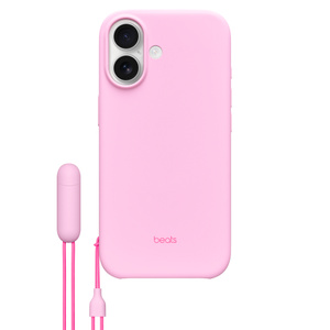 Funda en modo horizontal de Beats rosa mineral puesta en un iPhone 17, con una correa con adaptador del mismo color, logo pequeño de Beats rosa oscuro en el centro de la parte inferior y acabado mate