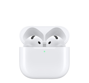 AirPods 5 opbevaret i hvidt opladningsetui med afrundede hjørner, LED-strømindikator på ydersiden, åbent låg