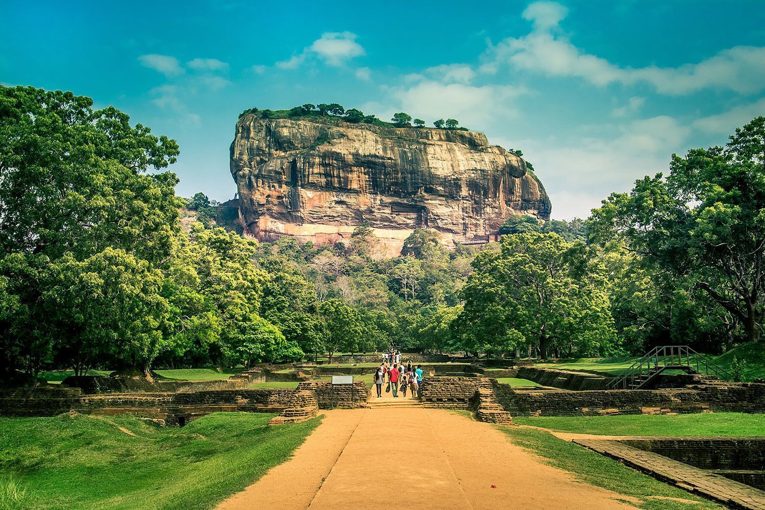 Srilanka-nature-rock-landscape.jpg