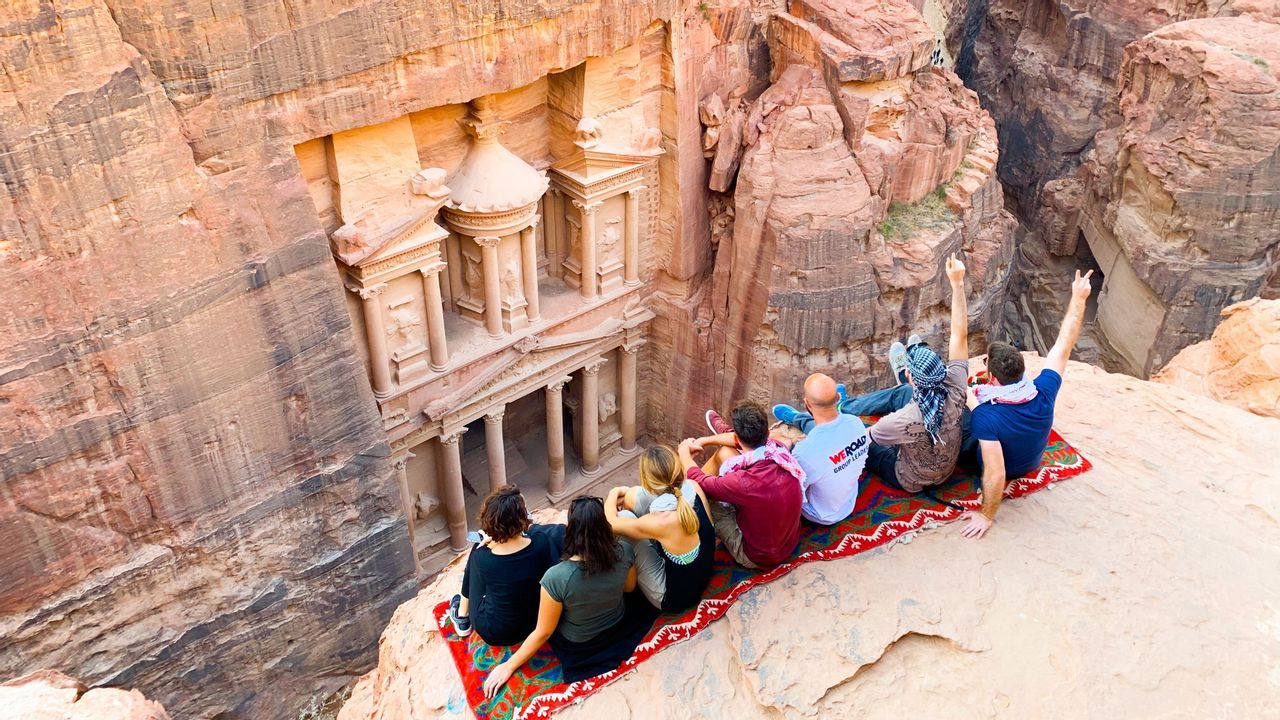 trip-jordan-adventure-petra-autumn