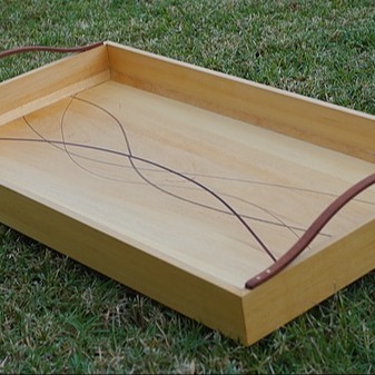 Bandeja desayunadora con incrustaciones de madera