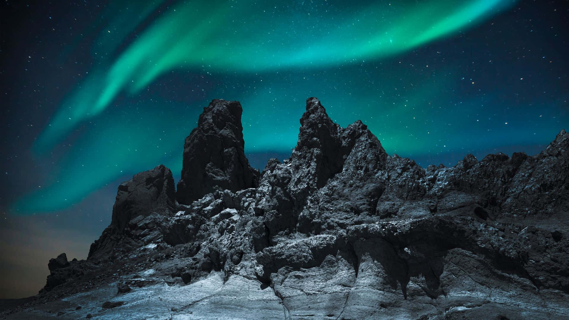 Fordybdig I Den Betagende Skønhed Af Islands Robuste Terræn.