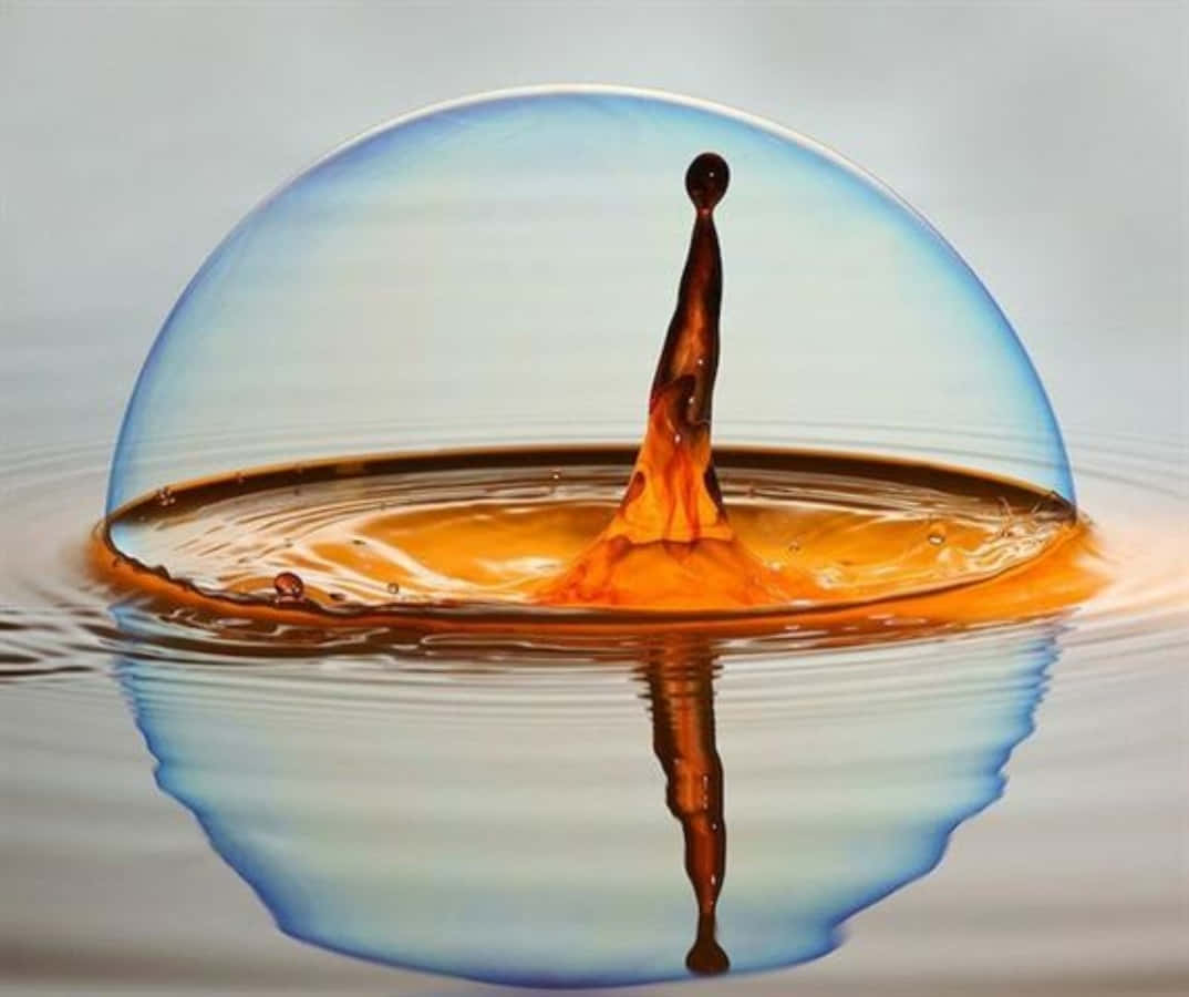 A macro view of a fresh water droplet Wallpaper