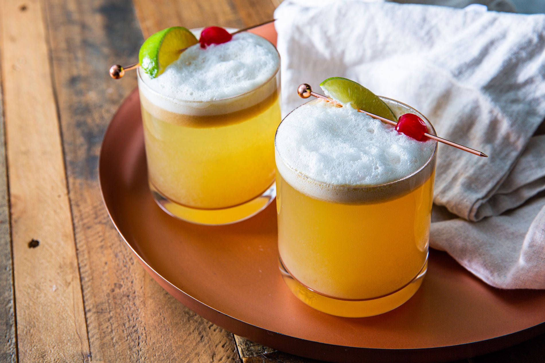 Verfrissende Whiskey Sour Cocktail Met Limoen Achtergrond