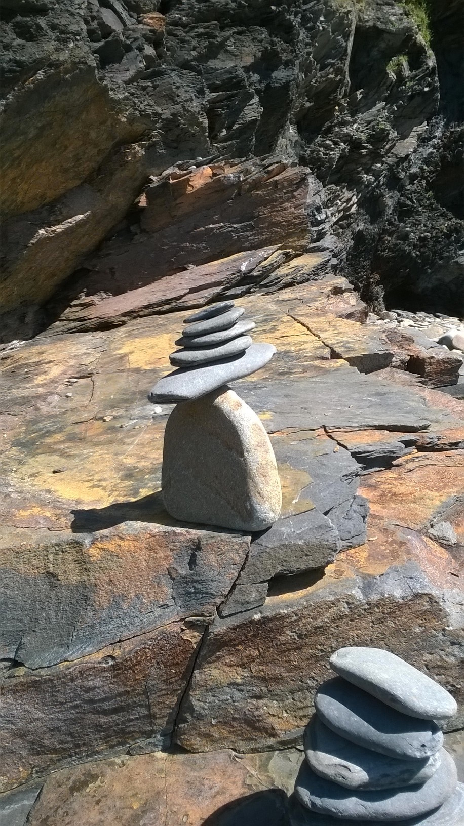 stone-balancing-at-Duckpool