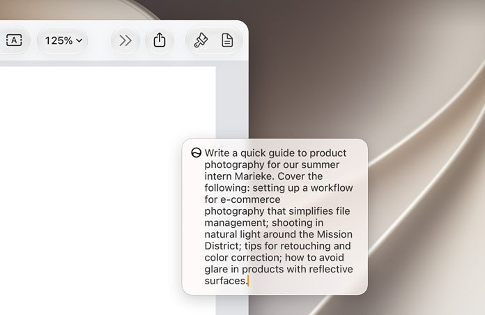 MacBook-scherm met Bewerk met Siri-vak zwevend boven een ongetiteld document met een beschrijving van een fotografische workflow aan een nieuw teamlid