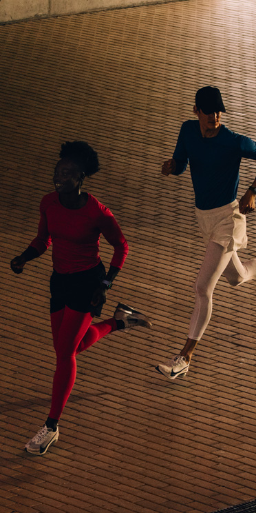 Apple Watch Series 11-gyel edző futók.