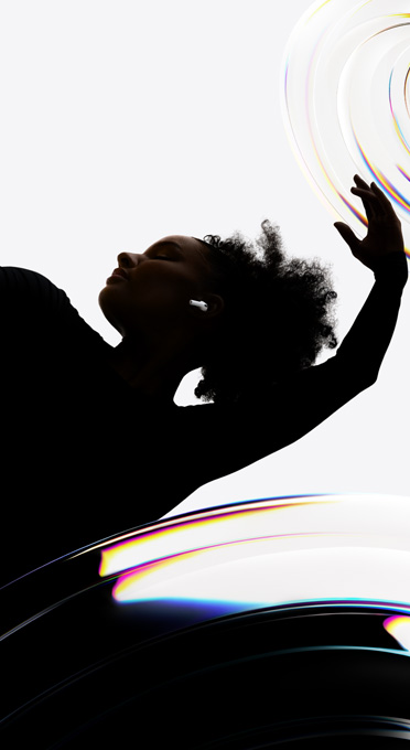 舞蹈員的耳朵戴著 AirPods Pro 3，正在享受免提聆聽體驗