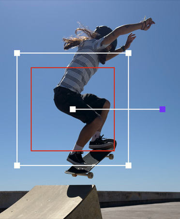 Skateboarder sautant sur une rampe, démo du suivi automatique des mouvements