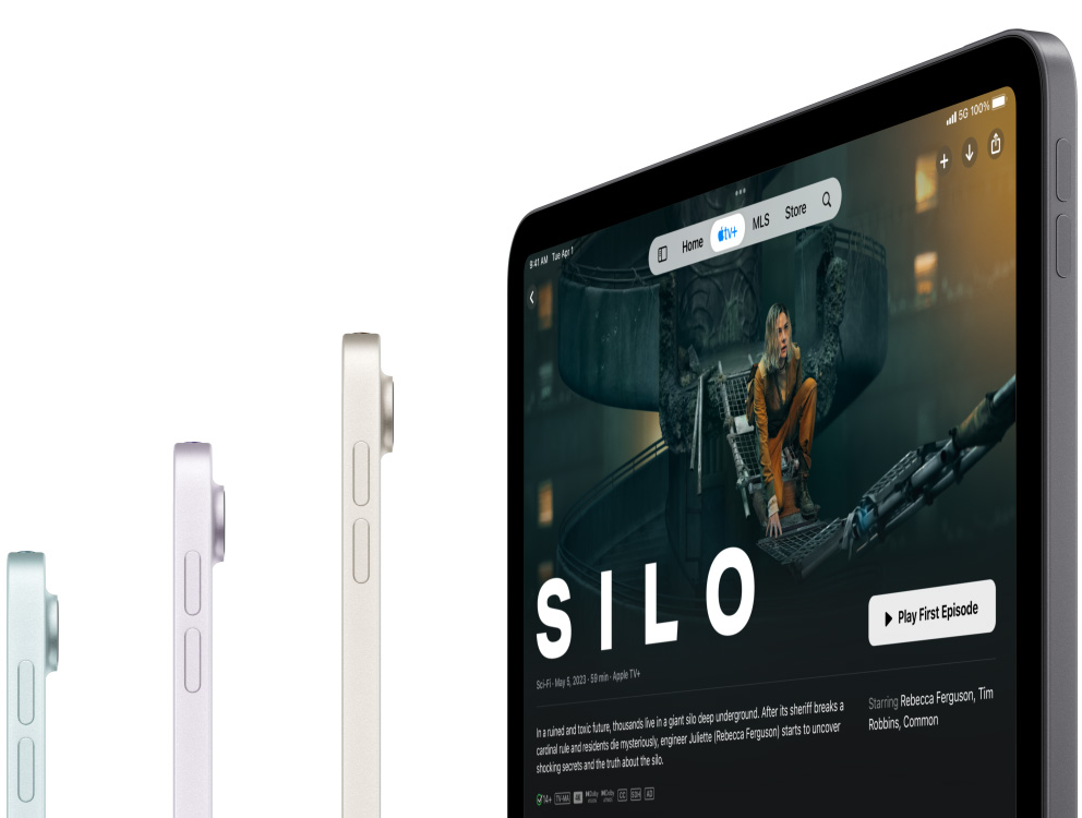 Страничен изглед на три iPad Air модела, четвъртият iPad Air показва Apple TV Plus сериала Silo