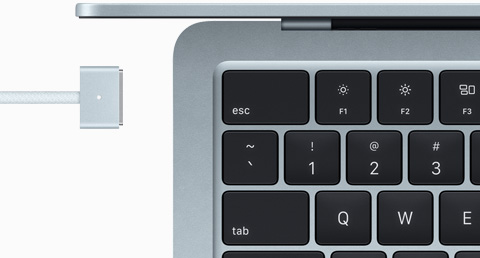Debeszils MacBook Air ar pieskaņotas krāsas MagSafe vadu