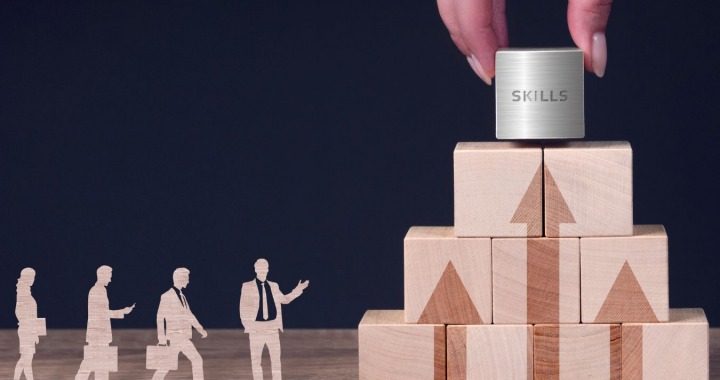 Concernant le format de formation, le choix entre présentiel et distanciel, voire un mix des deux est apprécié par plus d’un répondant sur deux. (Canva) formation-competences-barometre-2023-infodoc
