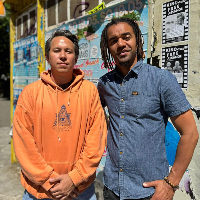 Portraitfotos von DJ Chino, Johnny und Johnny Strange