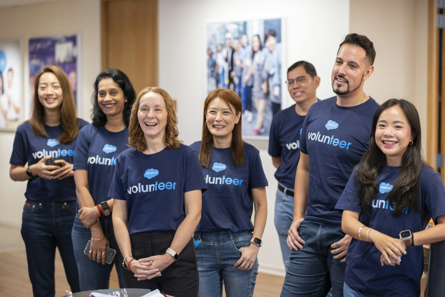 Salesforce Singapore employees gather for a Volunteer Time Off Day