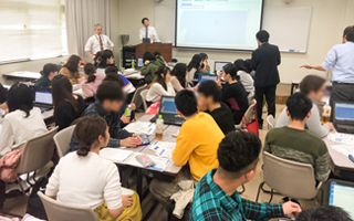 写真:琉球大学での寄附講座の様子